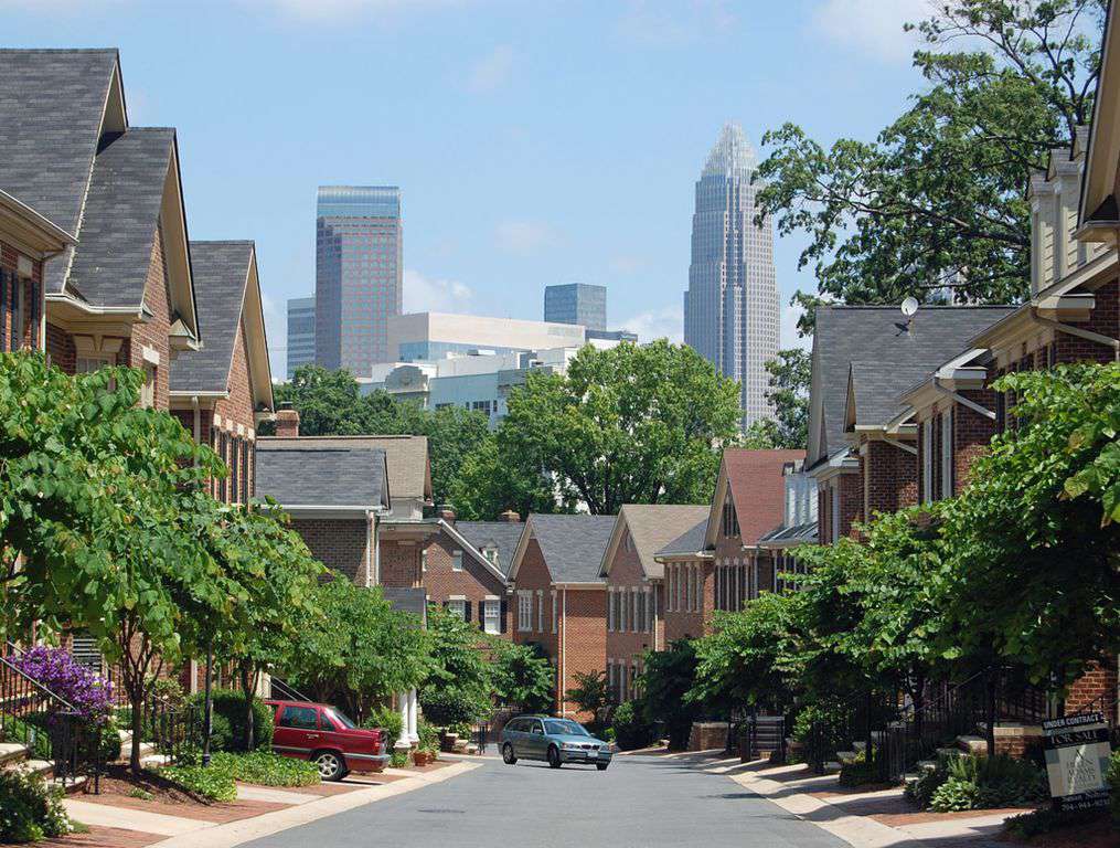 Dilworth_Charlotte_NC_USA_-_panoramio-598b37abd088c00011c8ce59